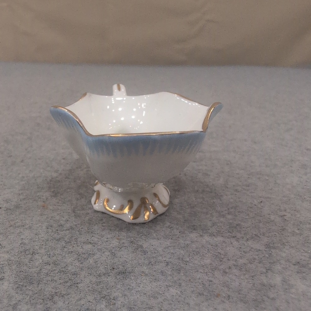 VA Portugal Miniature Porcelain Gravy Boat White Blue Gold Gilt Trim VG+ - Picture 3 of 6